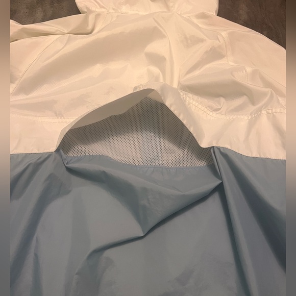Men’s Packable Windbreaker with Adjustable Hem - Picture 6 of 9